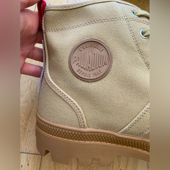 Limited Edition 🇫🇷 Palladium Sneakers  11US NEW - Picture 9 of 17